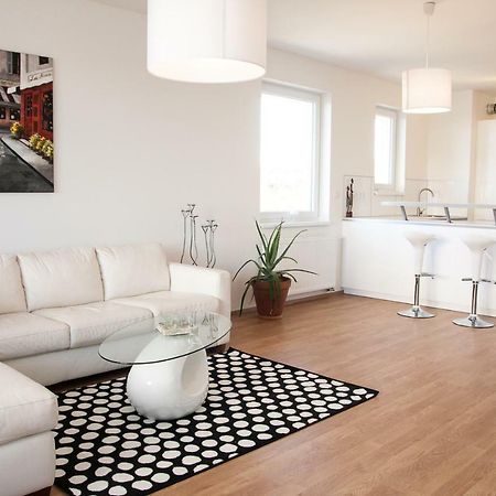 Prostorny 3 Pokojovy Apartman S Dvema Terasami 프라하 외부 사진