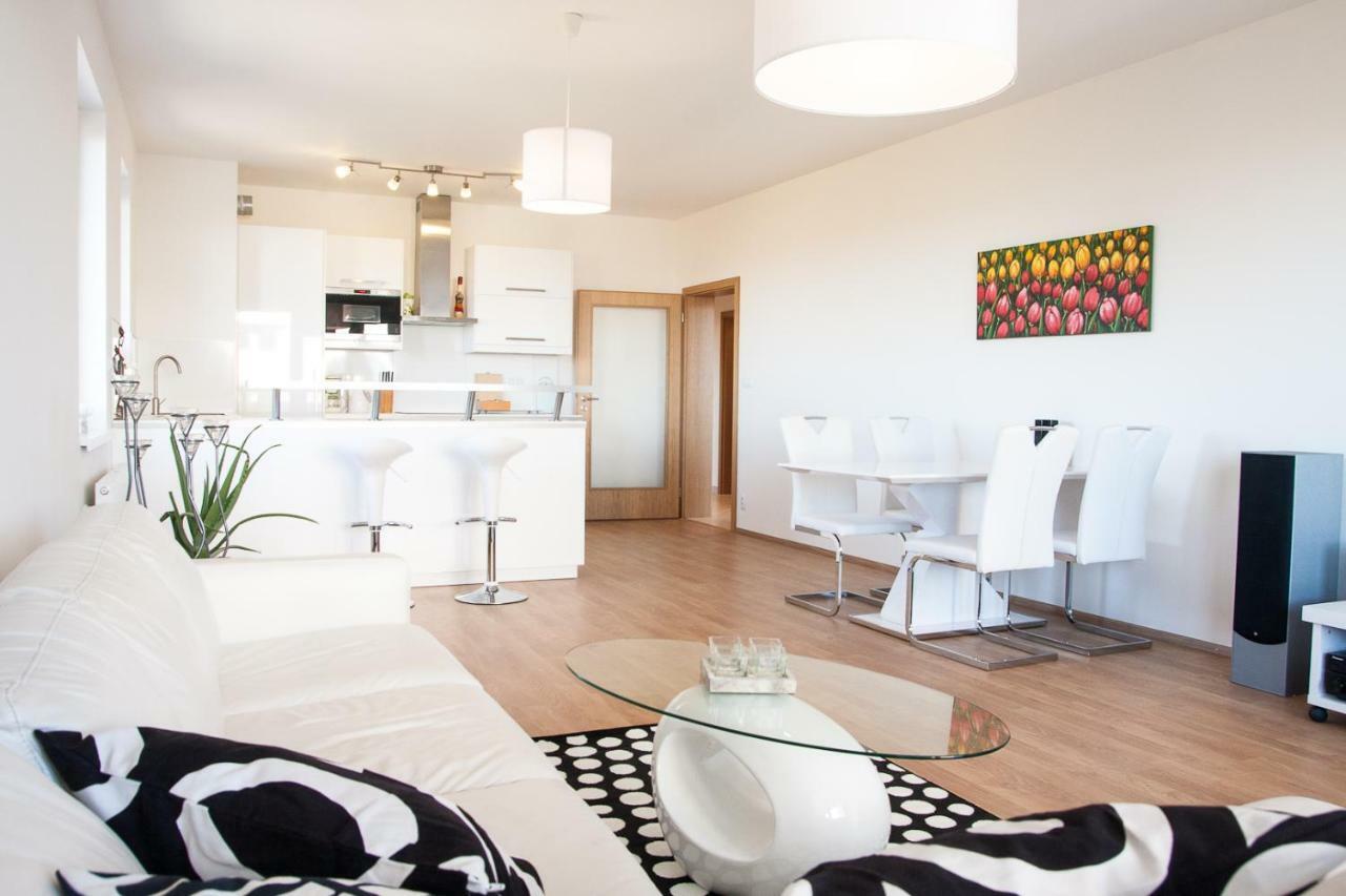 Prostorny 3 Pokojovy Apartman S Dvema Terasami 프라하 외부 사진