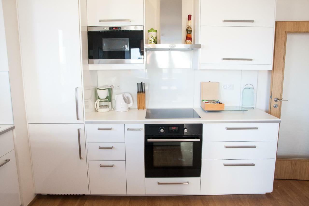 Prostorny 3 Pokojovy Apartman S Dvema Terasami 프라하 외부 사진