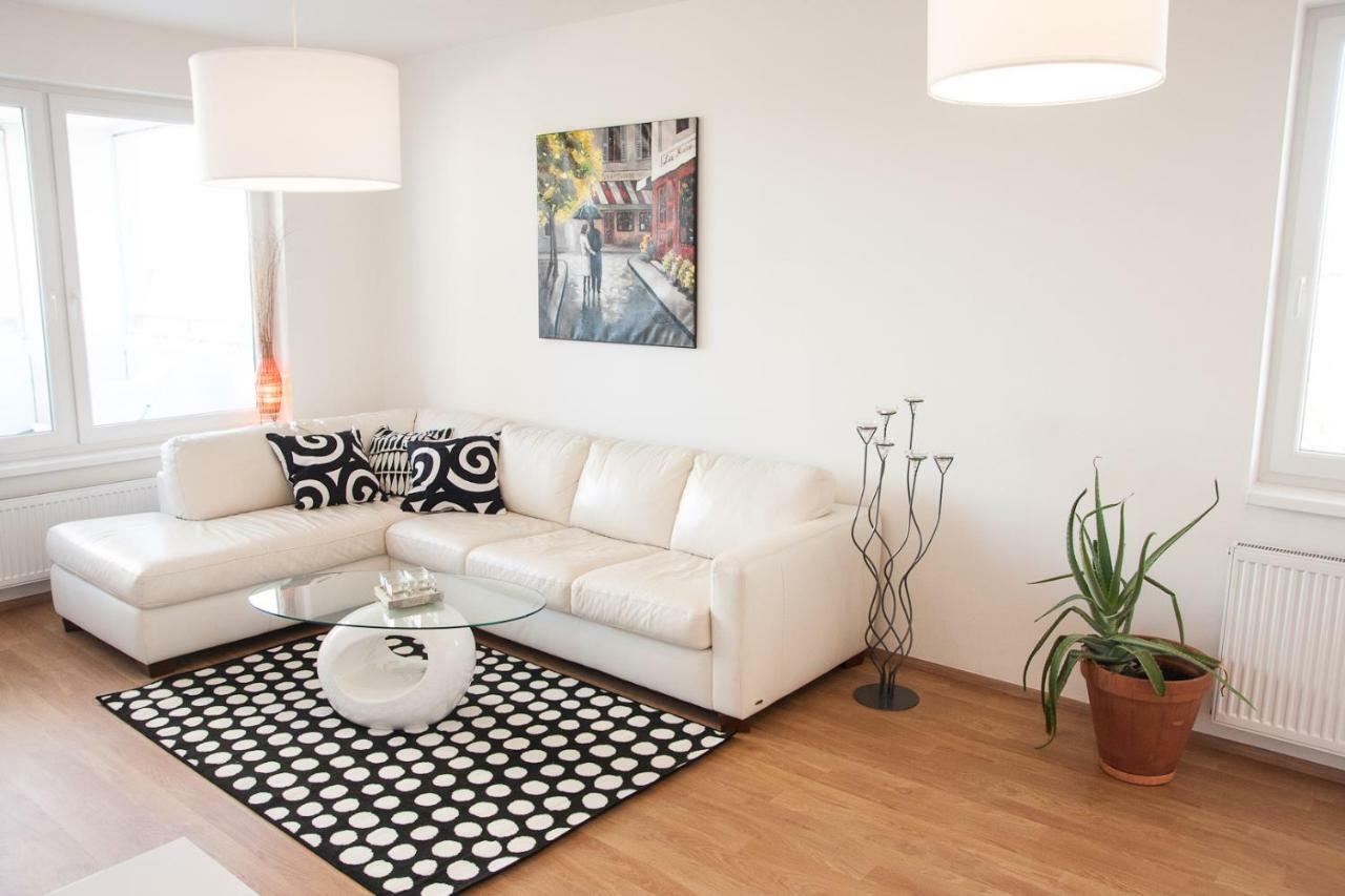 Prostorny 3 Pokojovy Apartman S Dvema Terasami 프라하 외부 사진