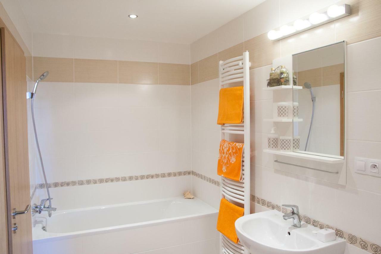 Prostorny 3 Pokojovy Apartman S Dvema Terasami 프라하 외부 사진