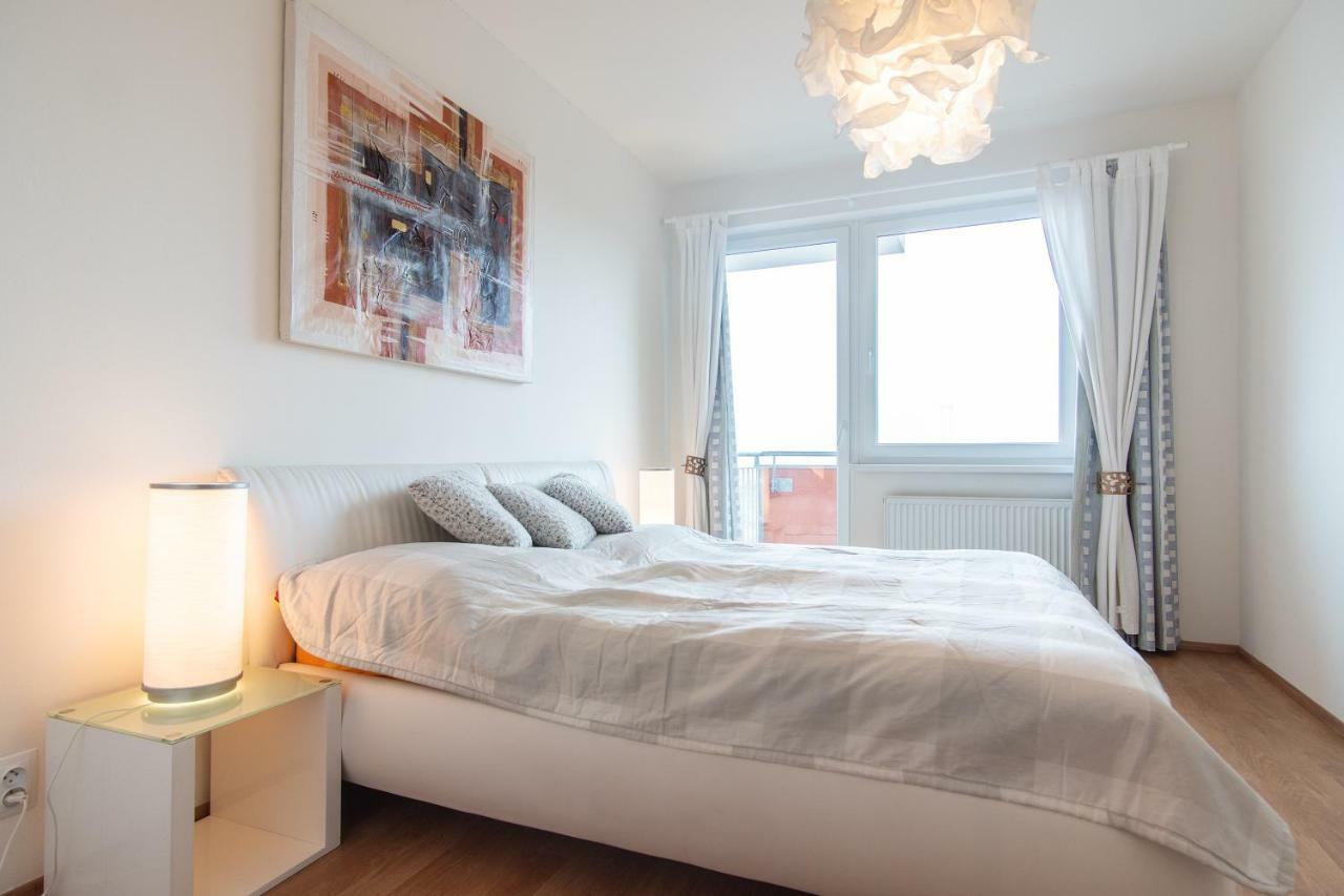 Prostorny 3 Pokojovy Apartman S Dvema Terasami 프라하 외부 사진