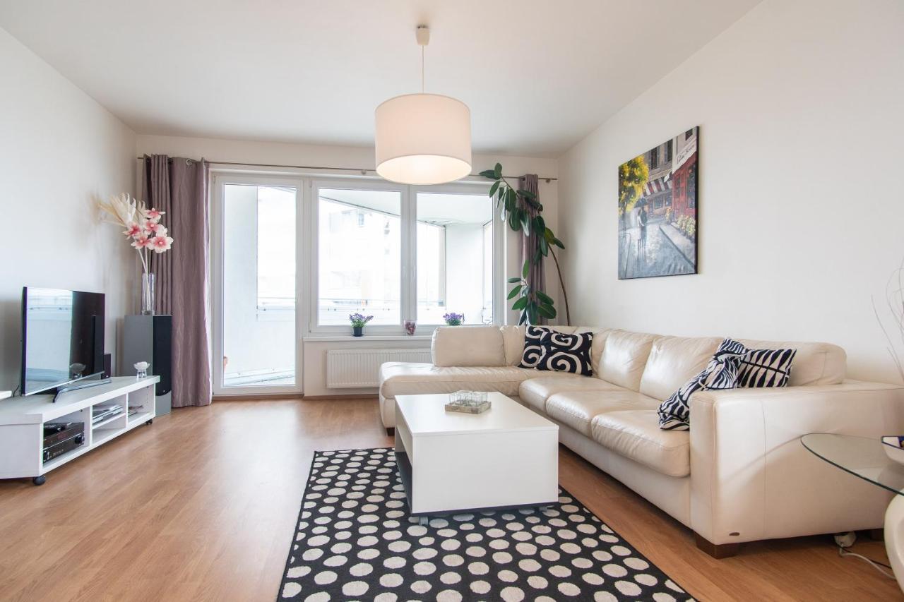 Prostorny 3 Pokojovy Apartman S Dvema Terasami 프라하 외부 사진