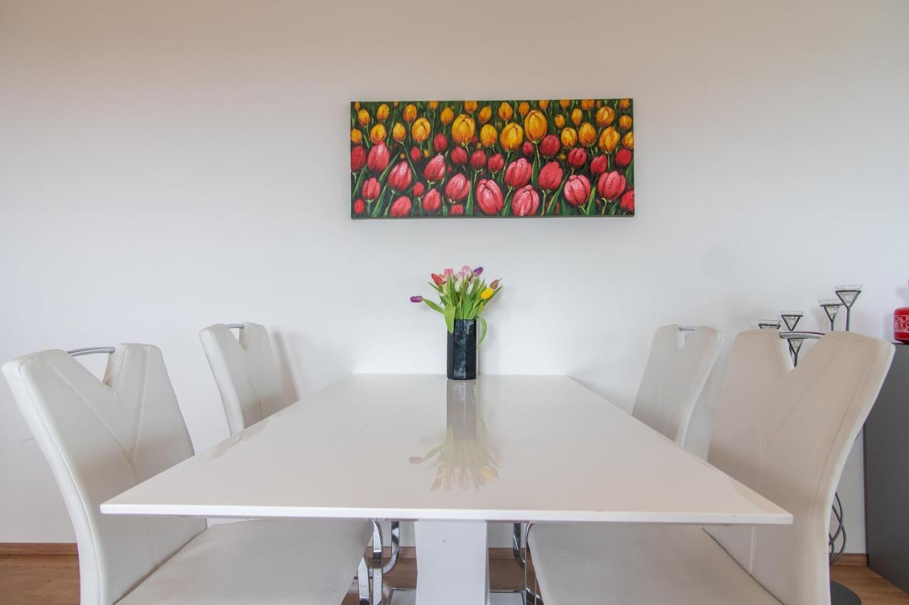 Prostorny 3 Pokojovy Apartman S Dvema Terasami 프라하 외부 사진